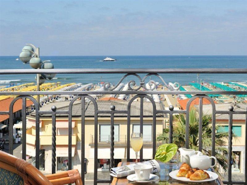 Hotel President Viareggio Bagian luar foto