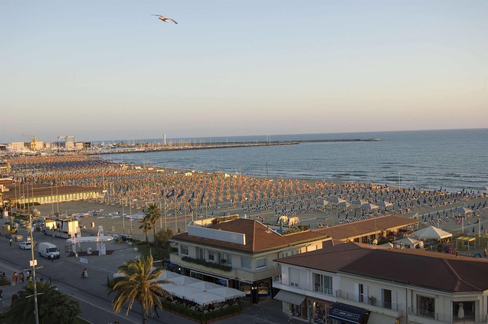 Hotel President Viareggio Bagian luar foto